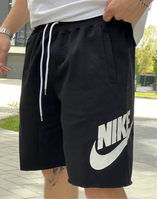 Чоловічі шорти nike alumni club,nike big swoosh tech pack