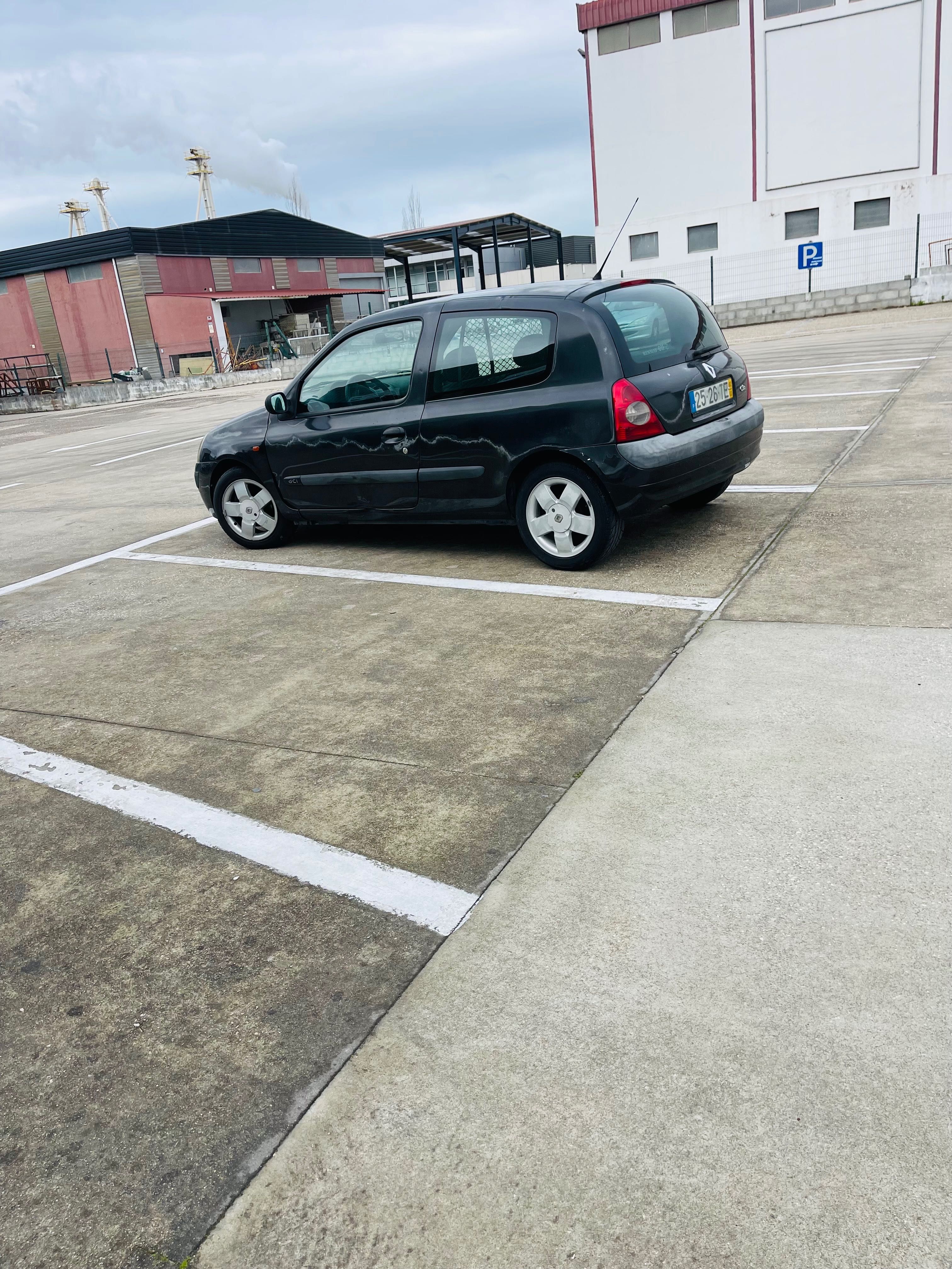 Renault clio 2002 em bom estado