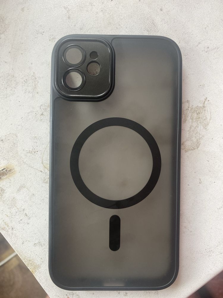 Iphone 11 на 128gb жовтого кольору (два чохли у подарунок)