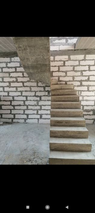 Монолітні сходи на замовлення