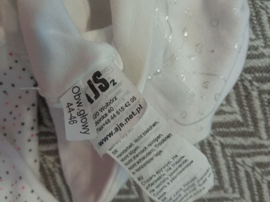 Biała wiązana czapka 74