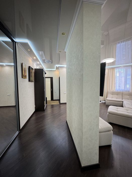 Продаж  3-кімнатної квартири в ЖК “Лікоград” Метро Васильківська