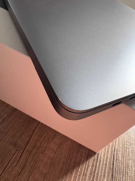 Mac Book Pro 16'' Space Gray i7 / 16 GB RAM / 512 GB / Stan B. Dobry
