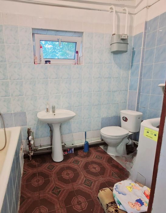 Горенка.  Будинок з великою ділянкою.