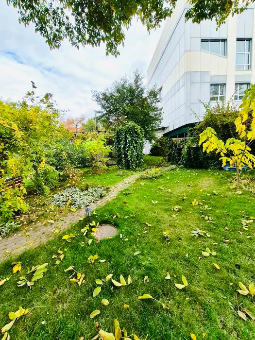 Продам елітну трикімнатну квартиру в центрі міста - 100 м².