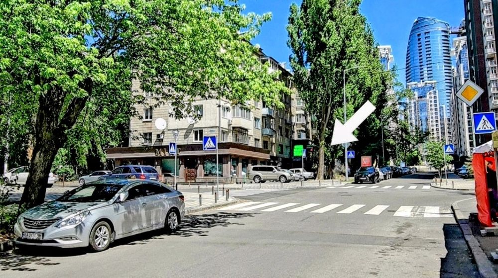 Купить магазин Печерск. Бульвар Фонтанов. Тариян. Дворец Украина.