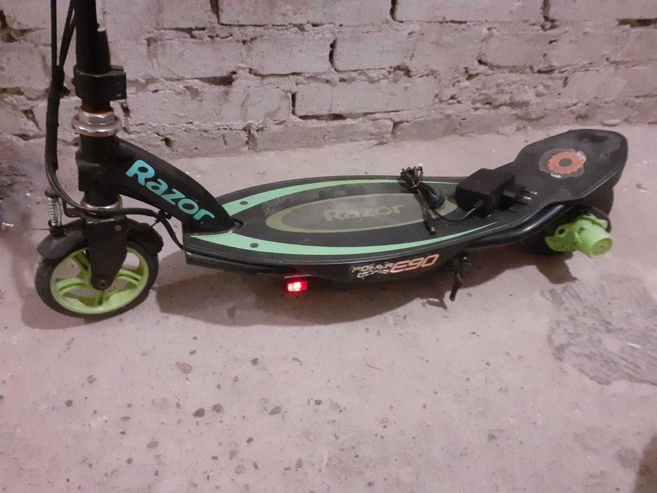 Hulajnoga elektryczna dla dzieci - RAZOR Power Core E90