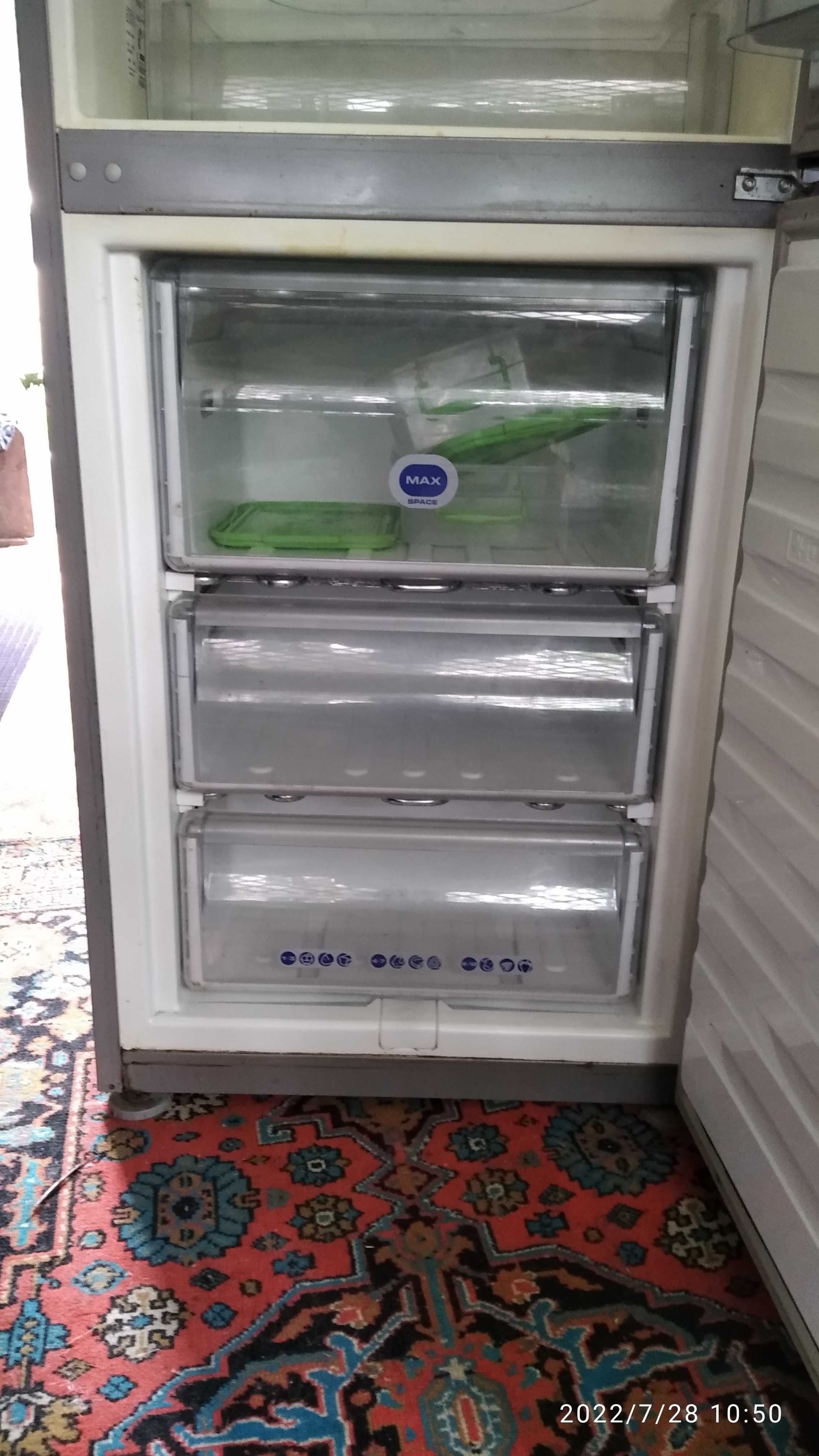 Холодильник Whirlpool 200 см