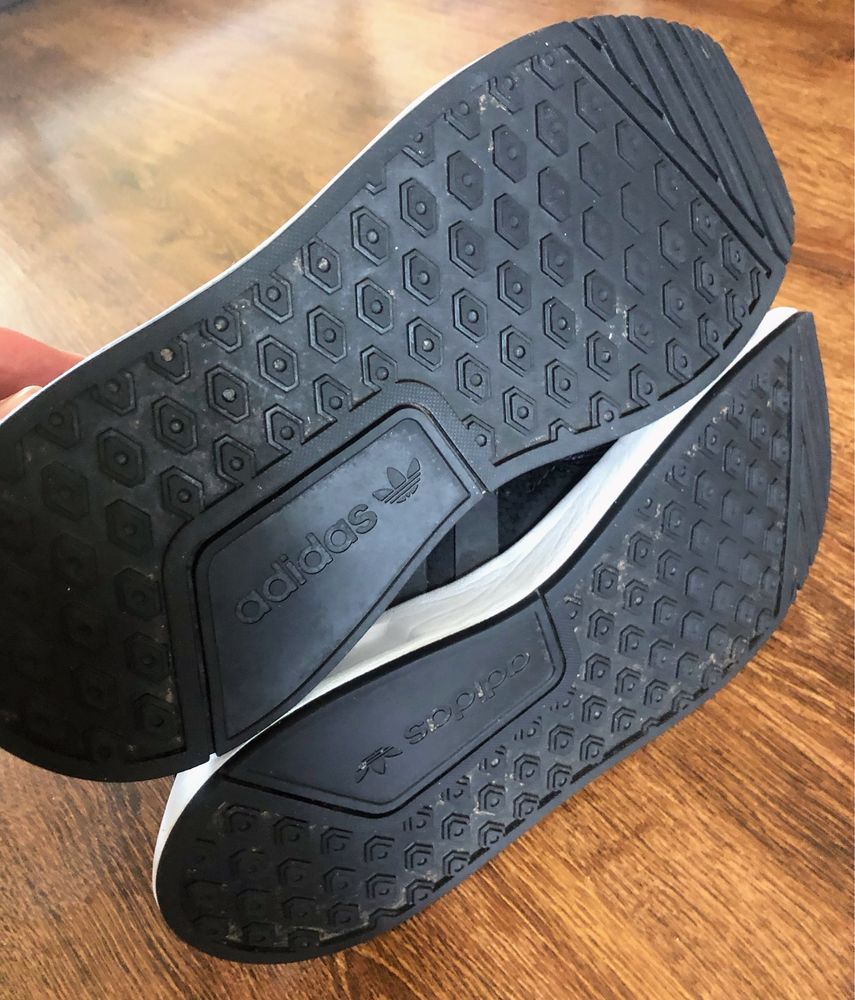Кросівки жіночі Adidas р.36,5
