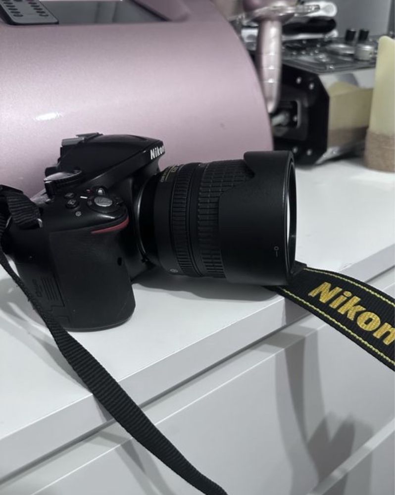 Sprzedam Nikon D5200 w  bardzo dobrym stanie.