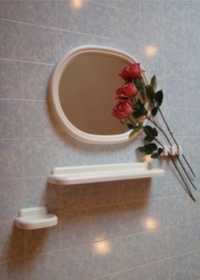 Белый набор для ванной на 4 шт зеркало овал, полочка, вешалки,мыльница