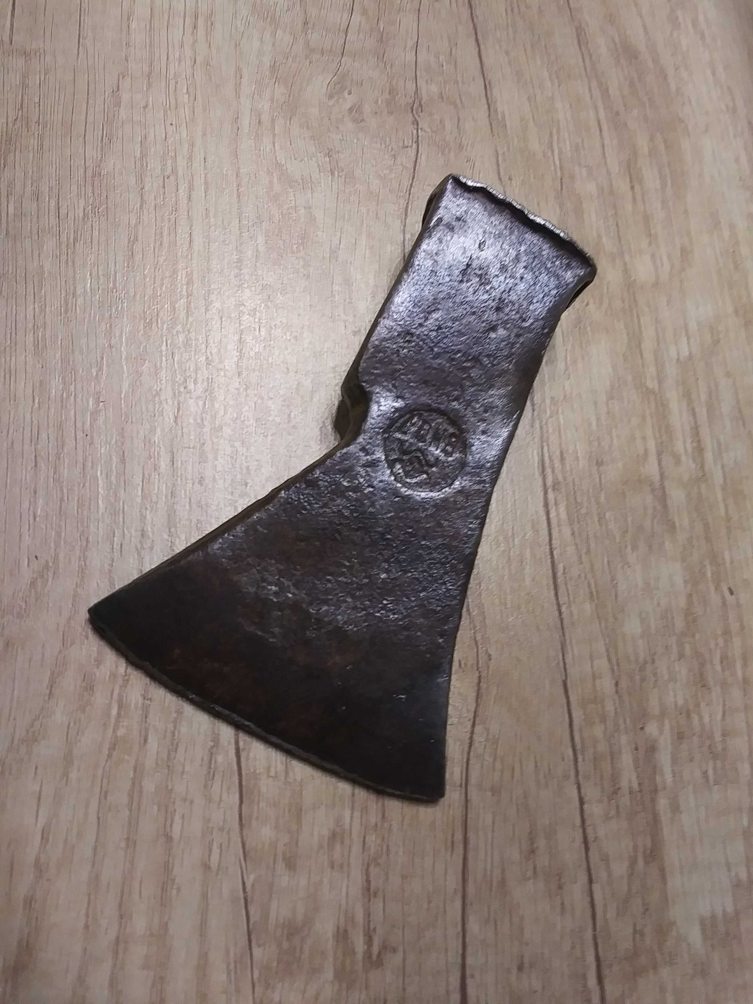 Stara siekiera 0,7 kg 700 gram polska narzedzia z PRL Kuźnia Sułkowice