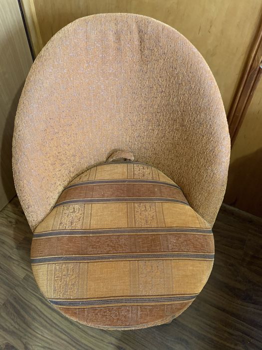 Sprzedam 3 pufy z oparciem