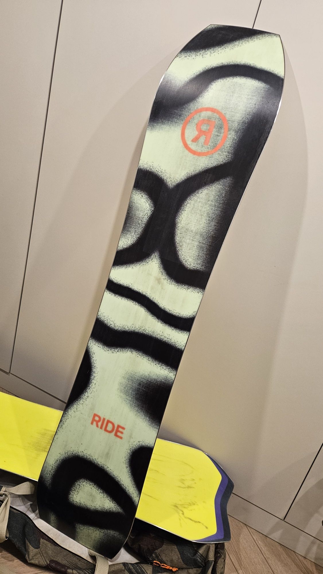 Snowboard RIDE Warpig L 154 jak nowa