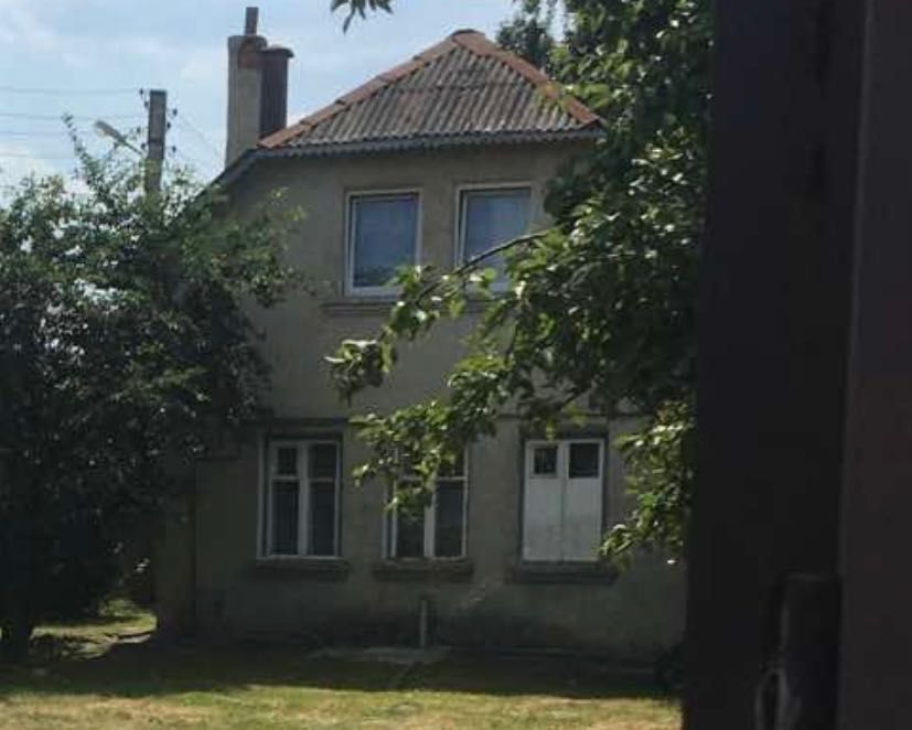 Продам 2х поверх. будинок з участком  10 сот.біля метро Перемога