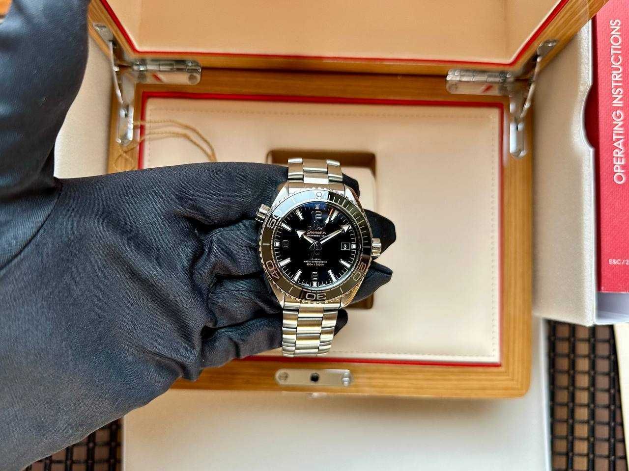 Часы Omega Seamaster Planet Ocean 600M Master Chronometer 43,5 mm