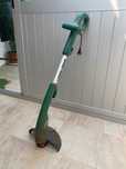 Aparador de Relva Black & Decker 300W