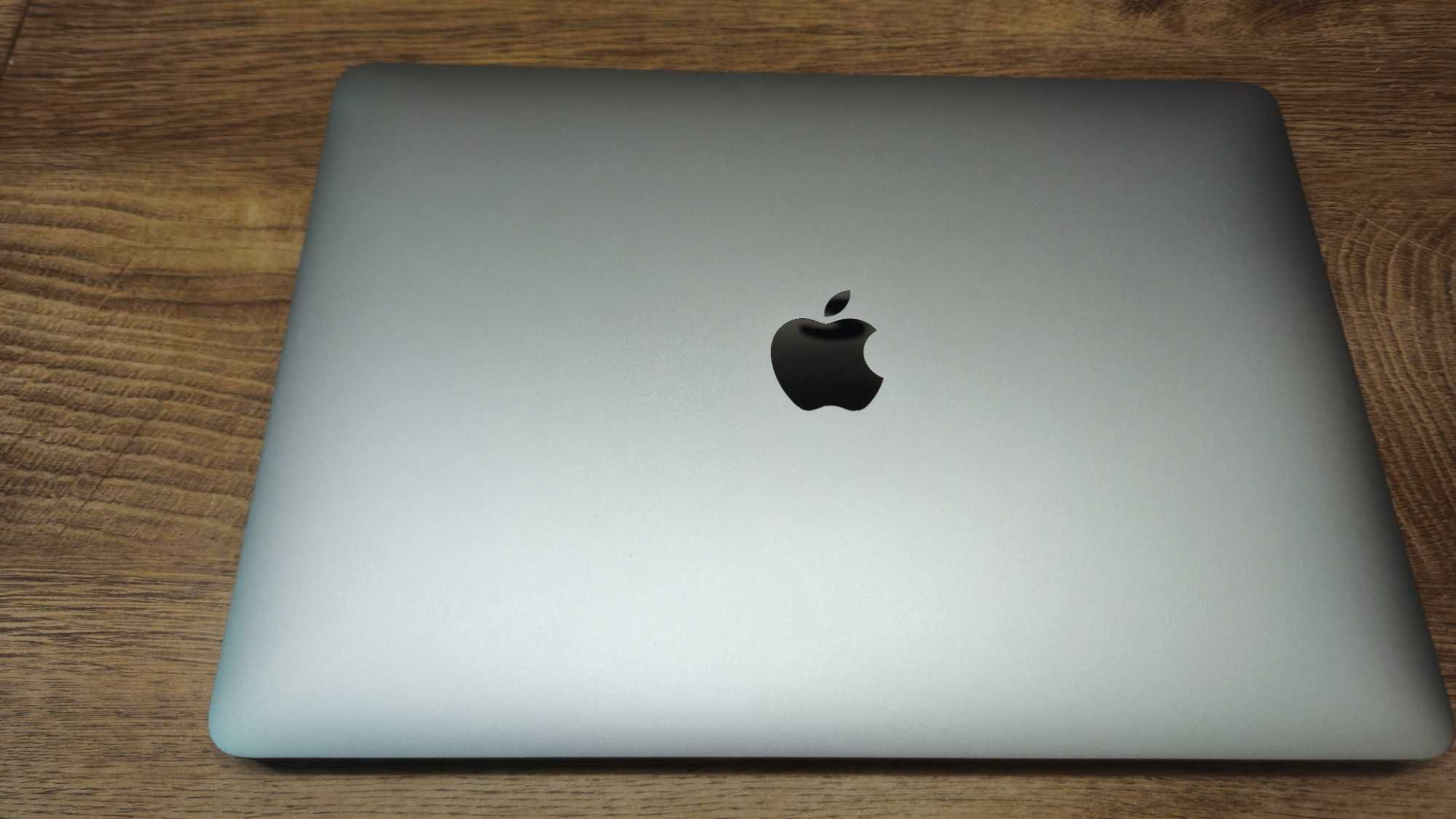 MacBook Air M1 2020 року 16 ГБ/256 ГБ SSD