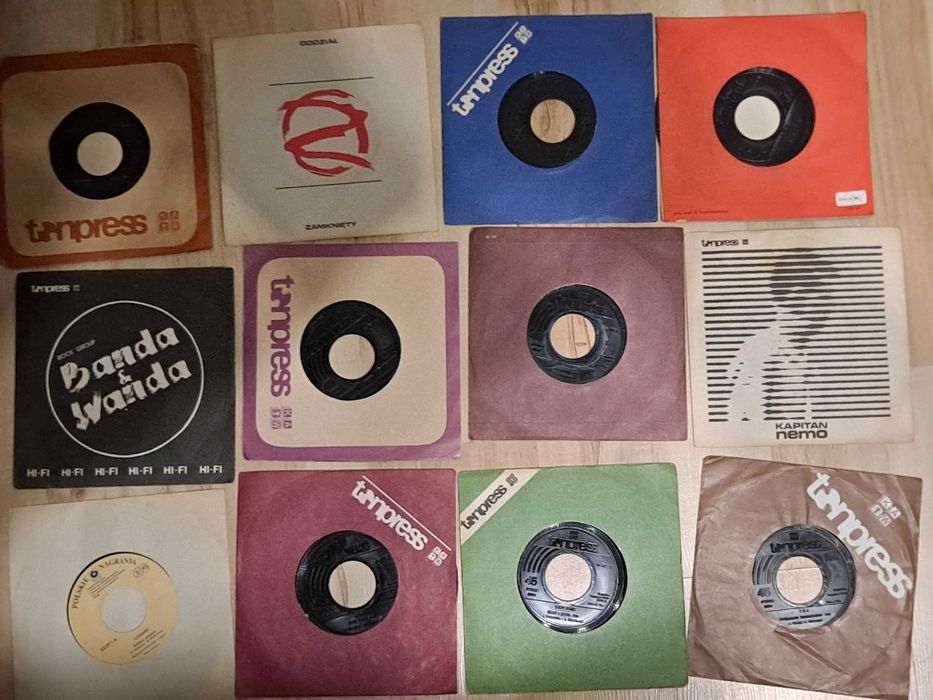 Zestaw  płyt winylowych, singli z lat 80, początki rocka z okresu PRL