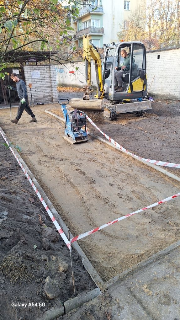 Usługi koparko-ładowarką prace ziemne minikoparka transport