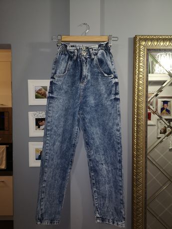 Luźne jeansowe spodnie Reserved 158