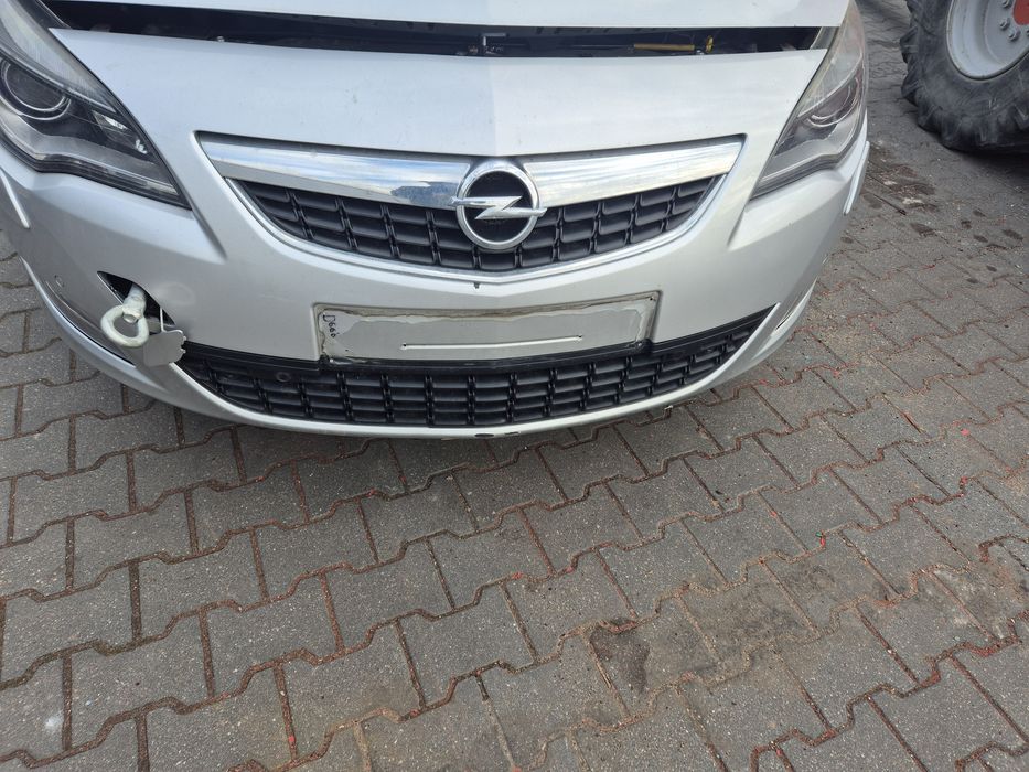 Opel Astra j zderzak przód z176