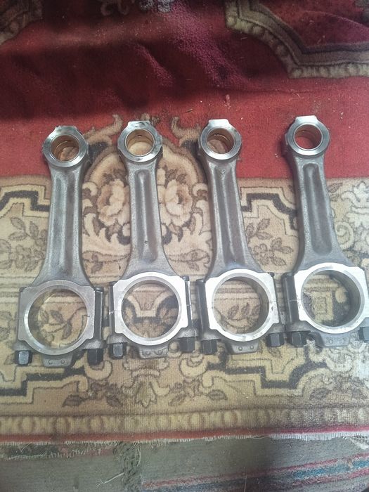 Шатуни двигуна Д 240-5