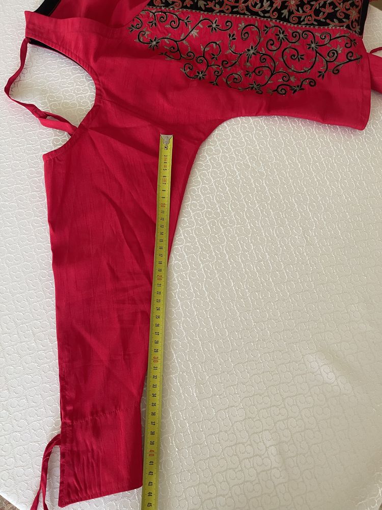 Кофта с декоративной вышивкой Zara