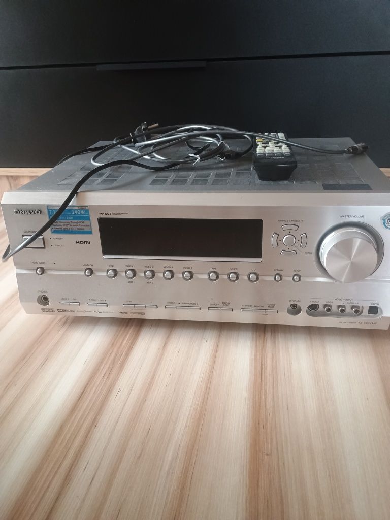 Amplituner Onkyo
