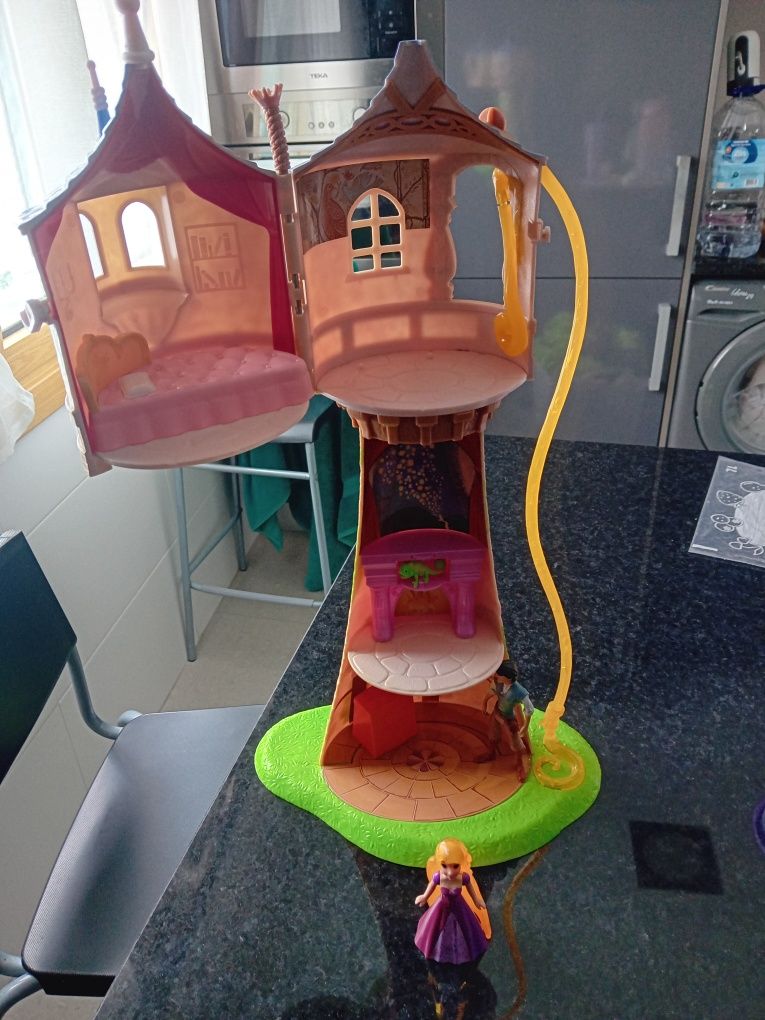 Torre rapunzel em plastico