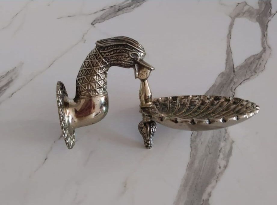 Saboneteira de parede em bronze