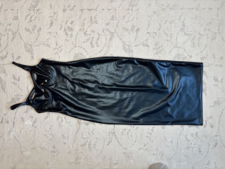 Кожана сукня.