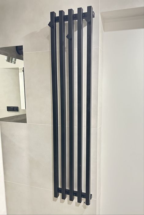 Grzejnik drabinkowy łazienkowy 140x30, czarny mat
