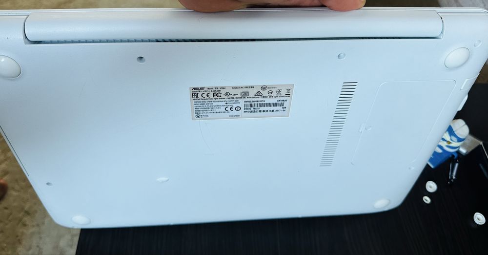 Ноутбук Asus x756u з процесором Intel Core i3-7100U.