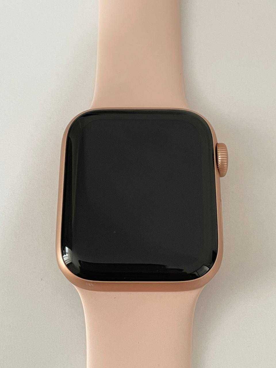 Продам Apple Watch Series 4 40 mm