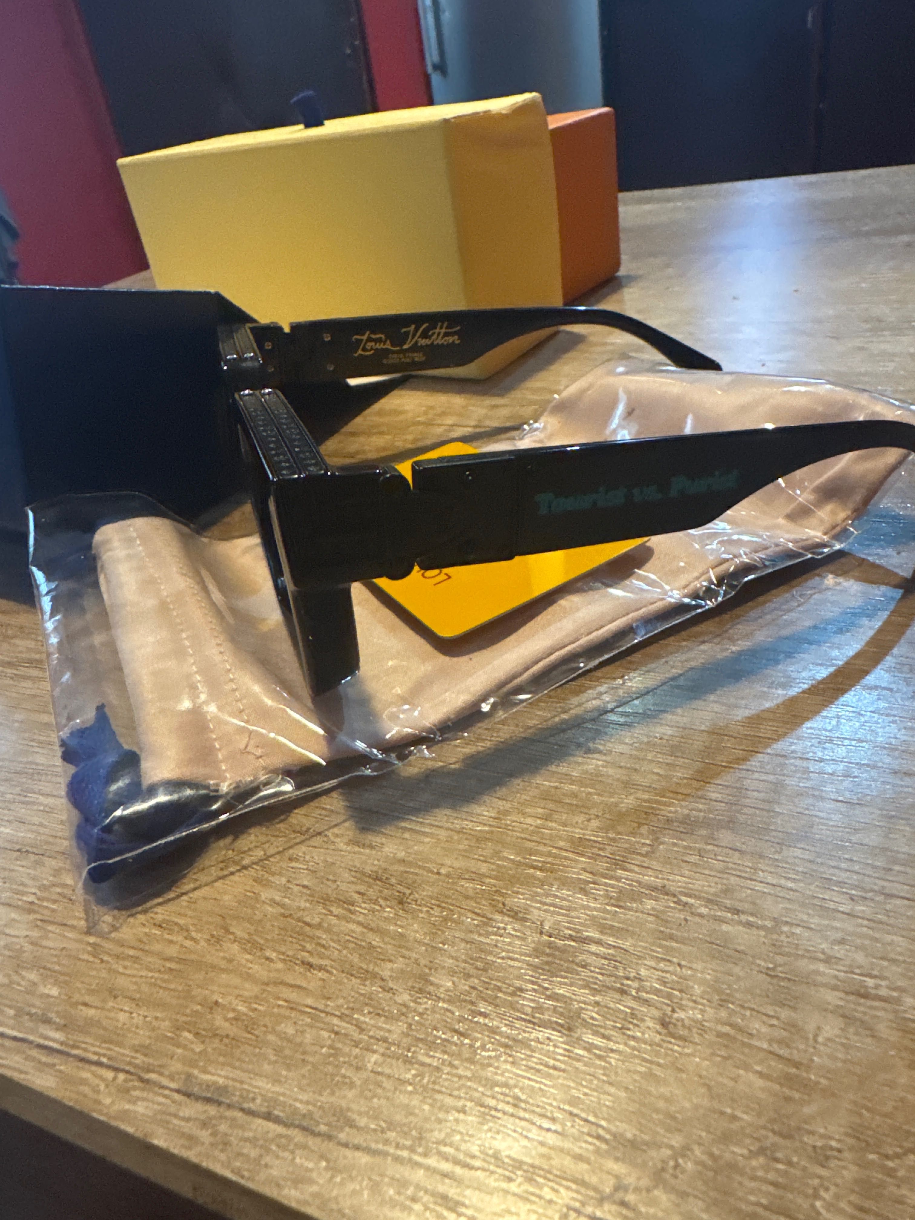 Nowe okulary przeciwsłoneczne Louis Vuitton na sprzedaż