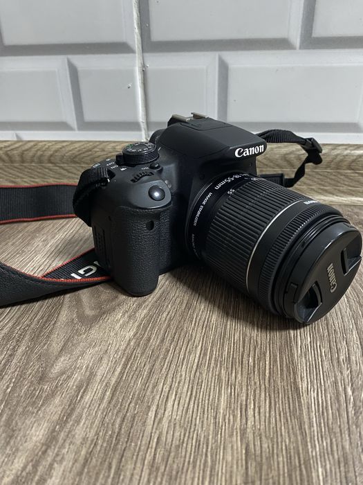Фотоапарат Canon 700d