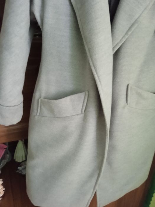 Гарне сіре пальто
