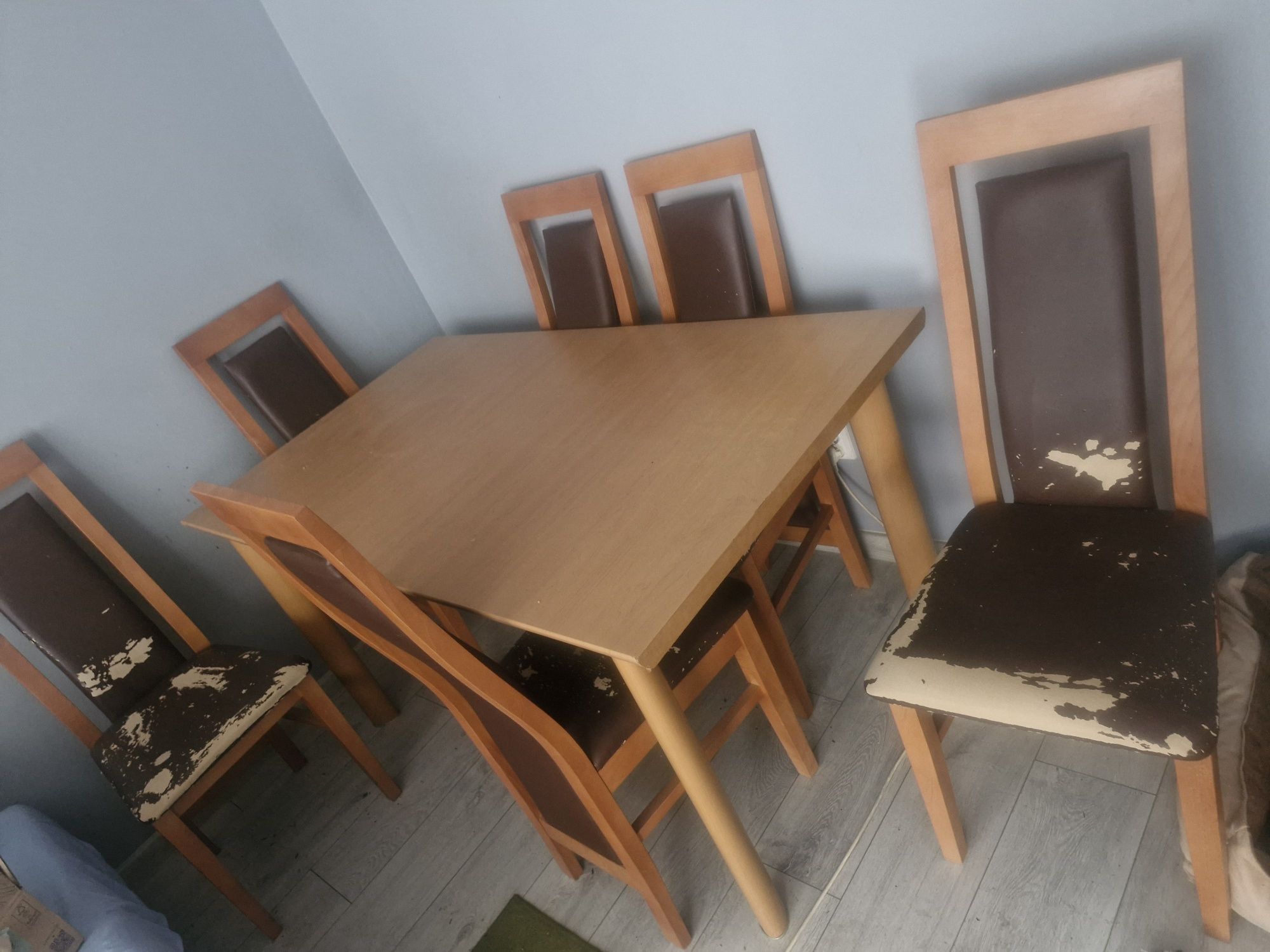 Sprzedam stół z krzeslami