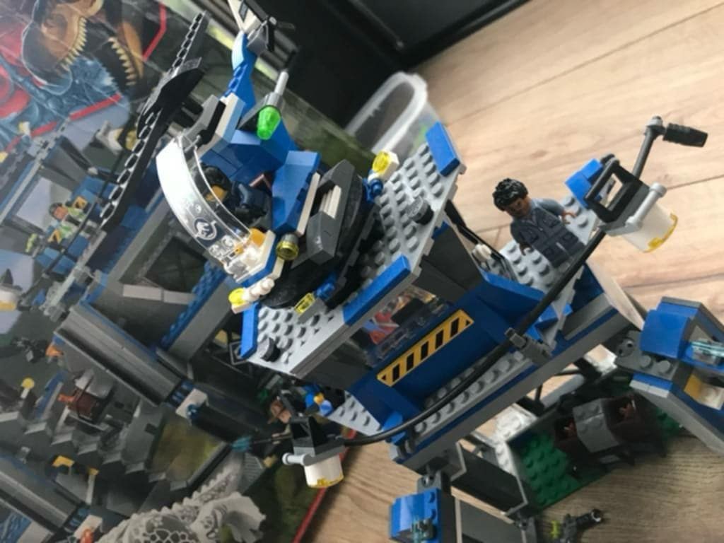 LEGO 75919 Jurassic World: Indominus Rex na wolności