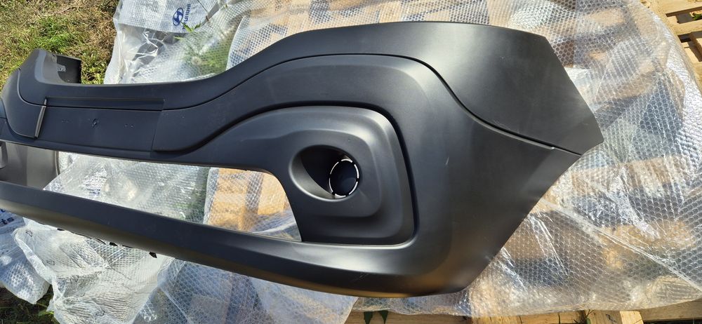 Zdrzerzak przód przedni renault trafic 3 III nowy OE nv300 vivaro