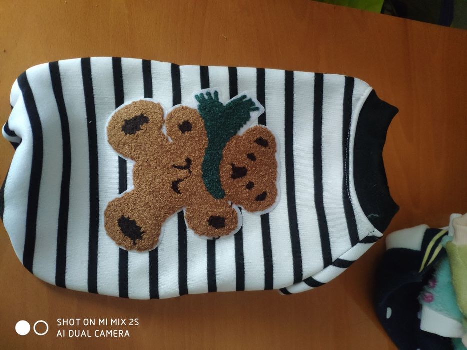 Vestuário para animais de porte pequeno.
