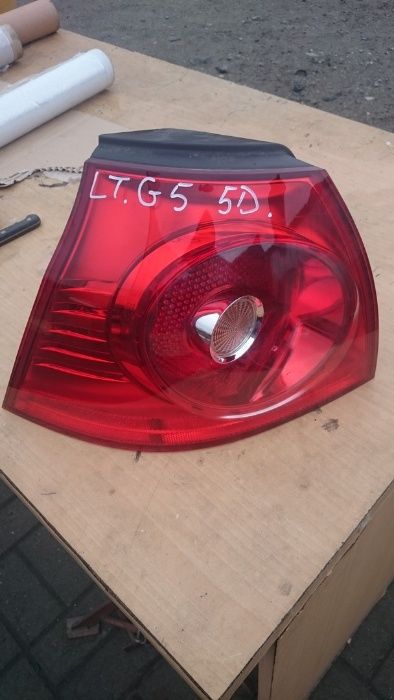 VW Golf V 5 lampa lewy tył