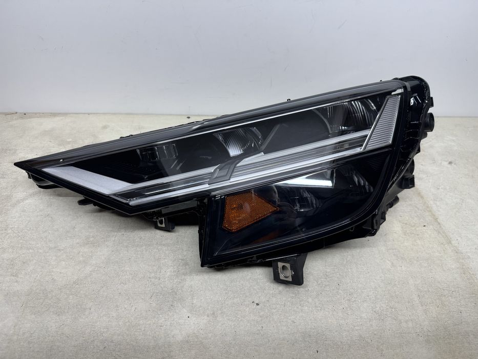 Фара левая Audi Q8. Оригинал