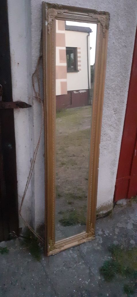 Duże lustro zdobione