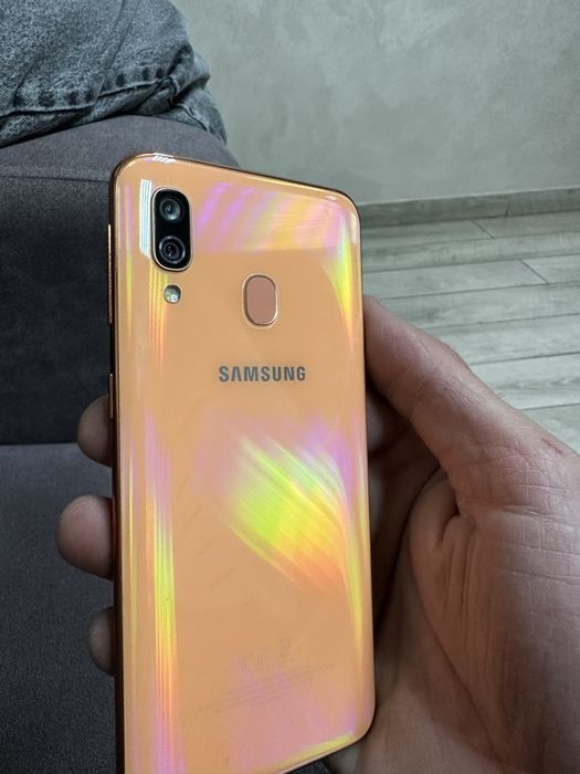Samsung Galaxy A40 4/64 ГБ