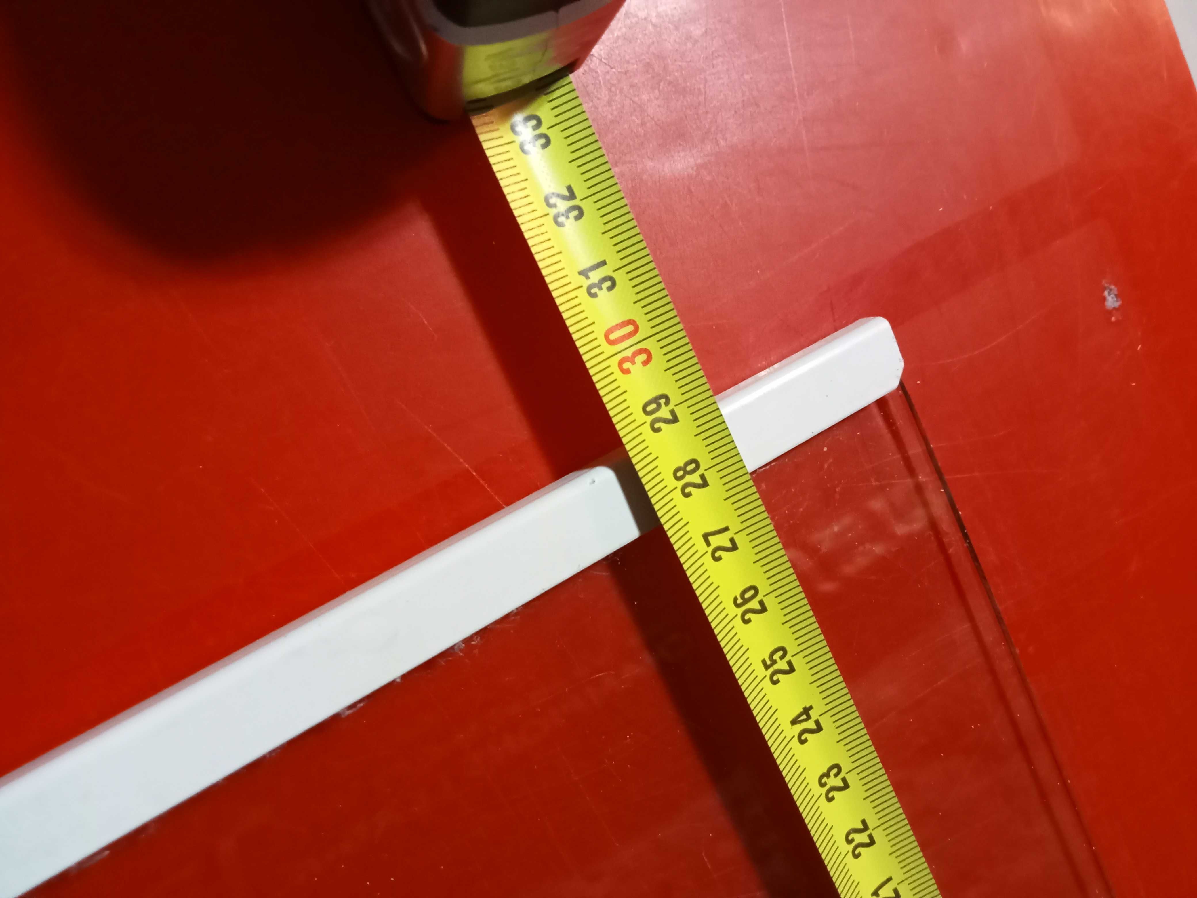 2 różne szklane półki z lodówki AMICA .