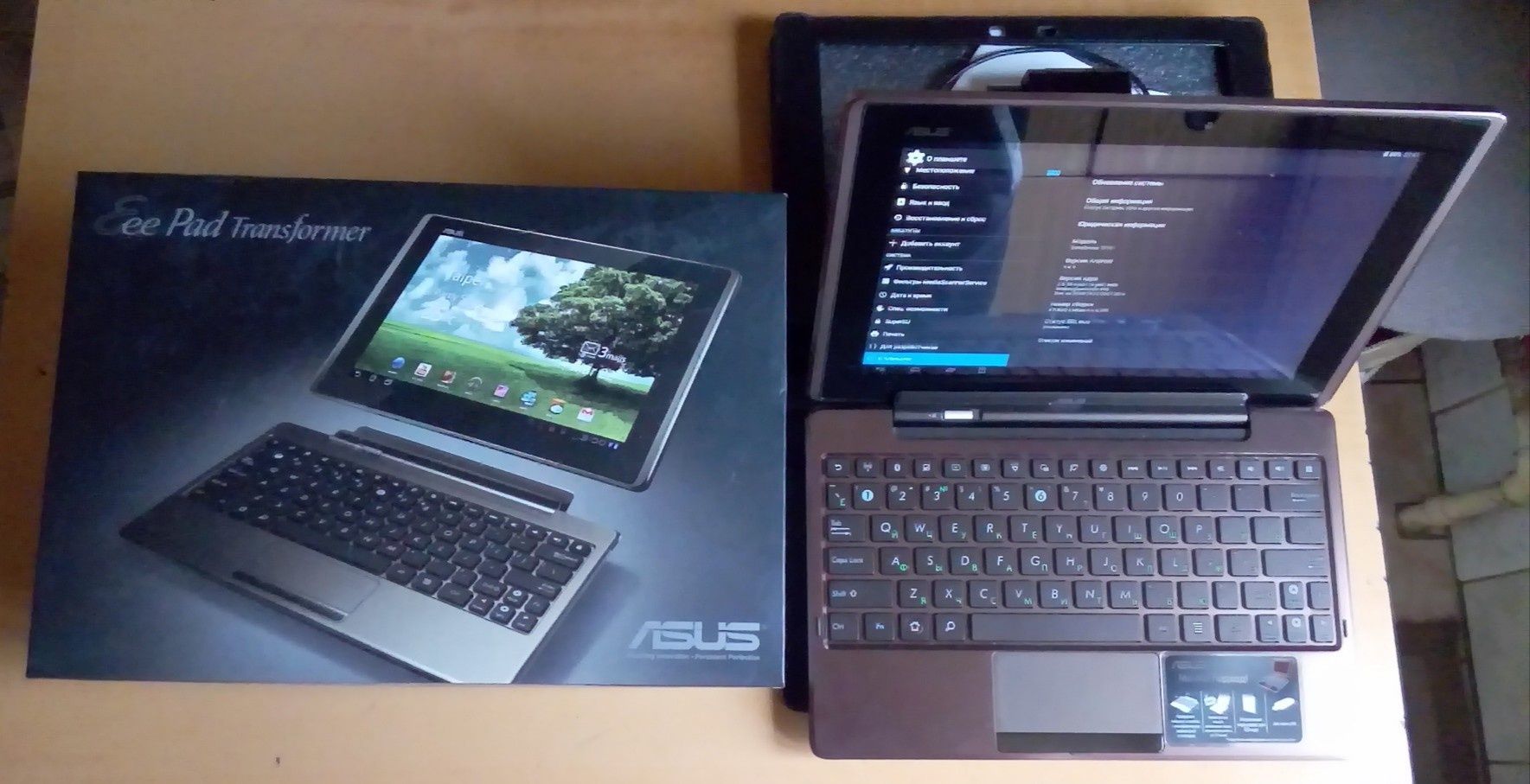 Планшет с док станцией ASUS TF 101.