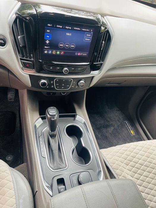 Шевроле Traverse 20 год семь мест минимальный пробег не крашеный!