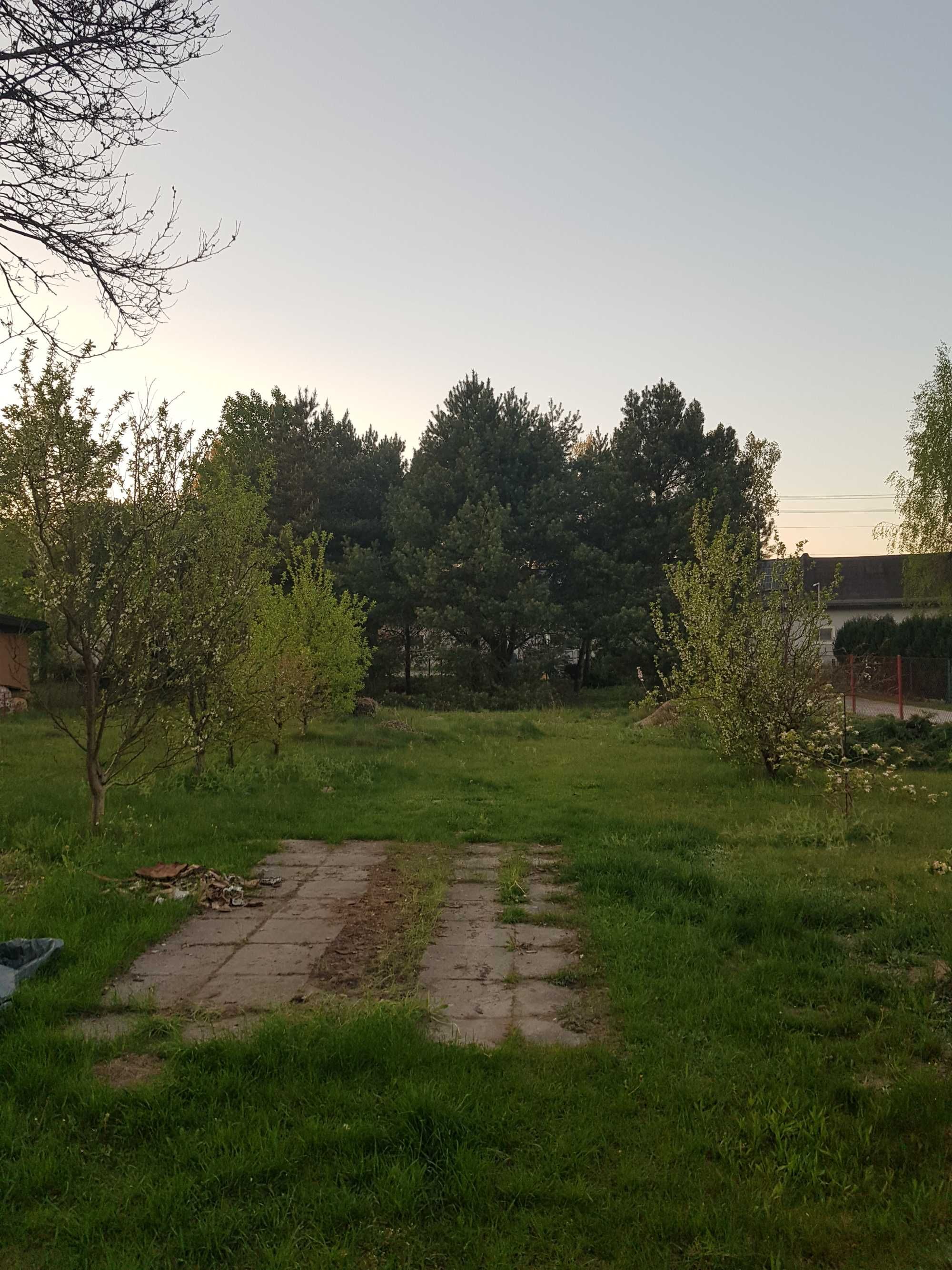 DZIALKI  R.O.D  jedna 400 m z domkiem i dwie polaczone 800 m